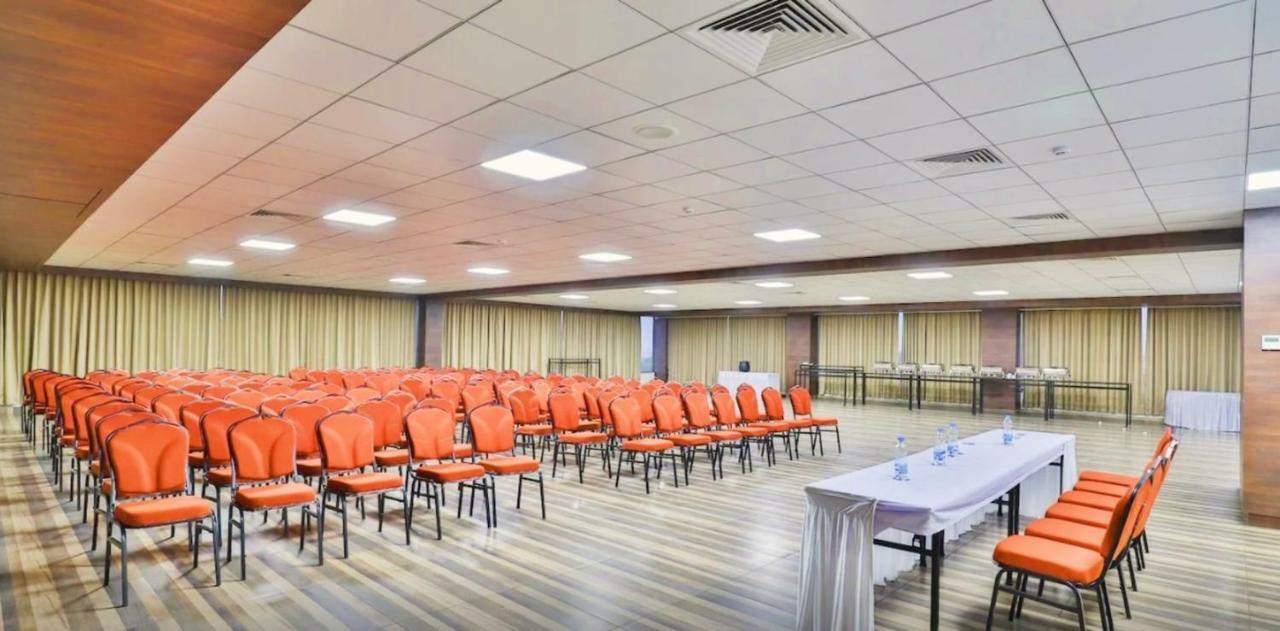 Genx Surat By 1589 Hotels Palsana  Buitenkant foto